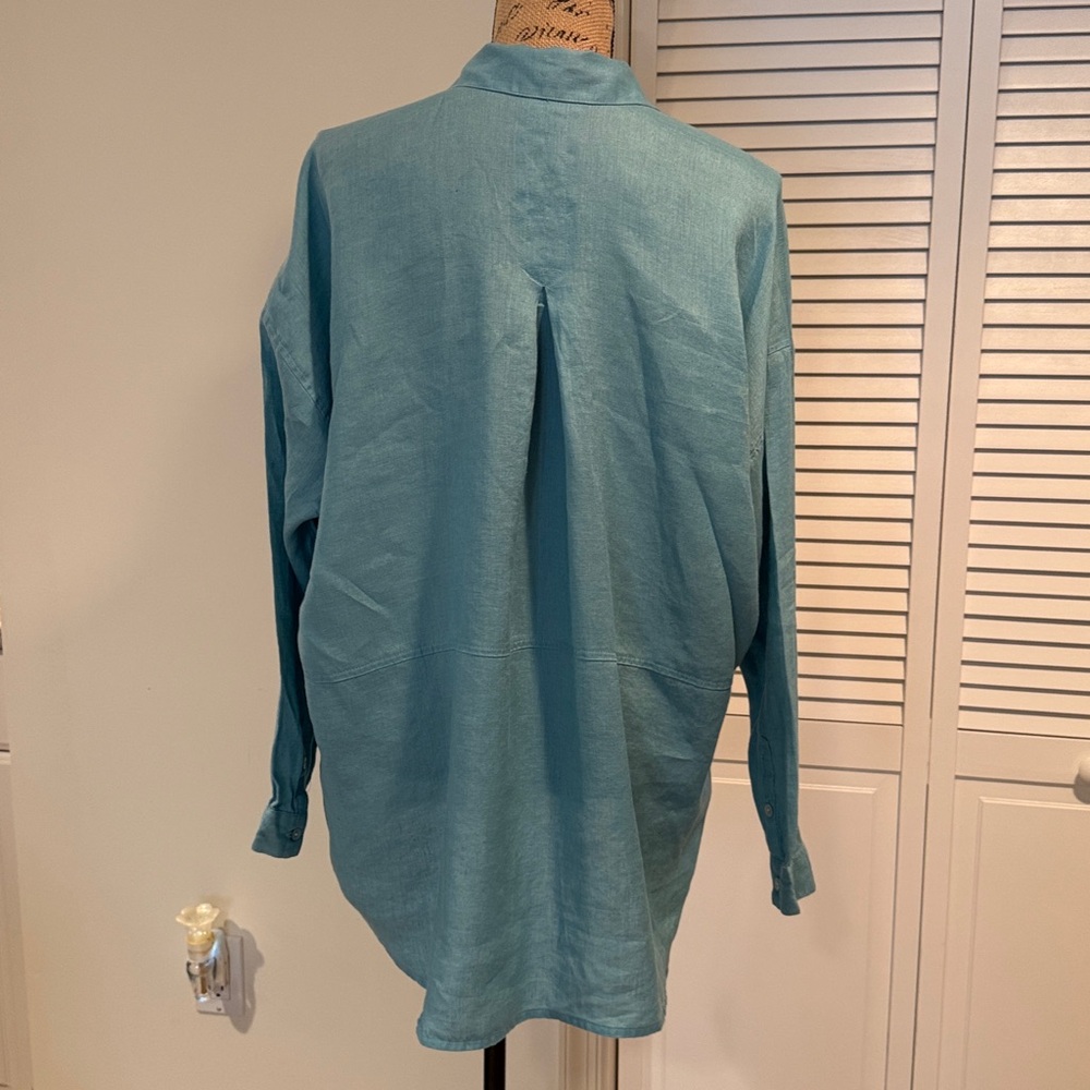 Woman’s blouse - Picture 2 of 3